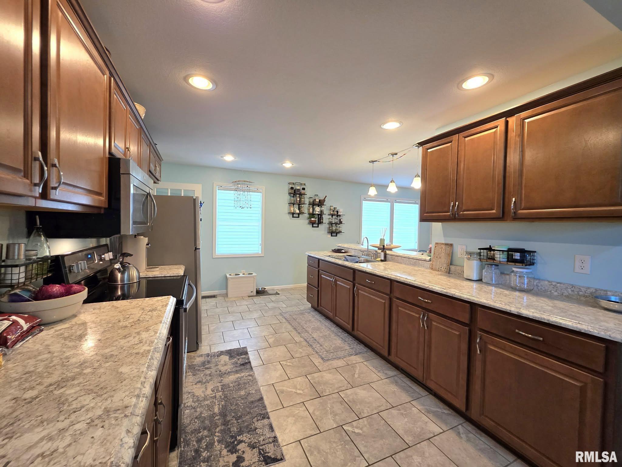 103 West Jefferson Street Camp Point, IL 62320 - Photo 4 of 31