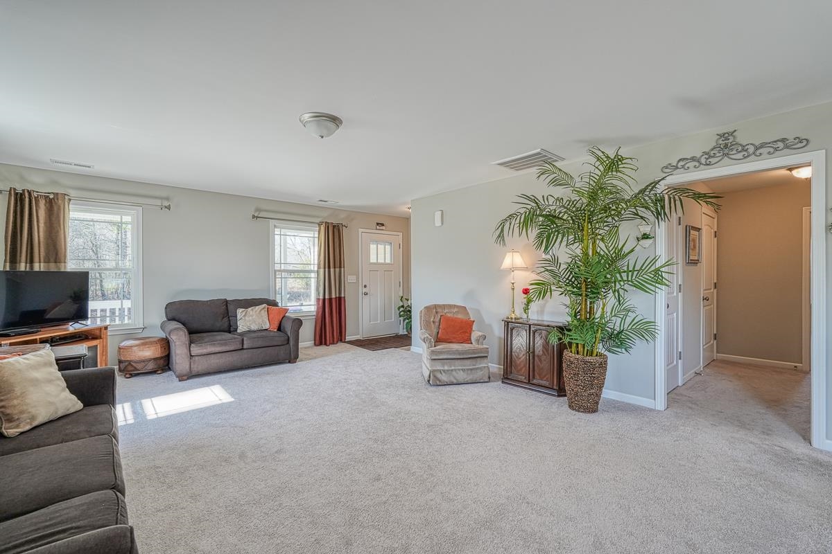 888 Hampton Road Lyman, SC 29365 - Photo 4 of 33