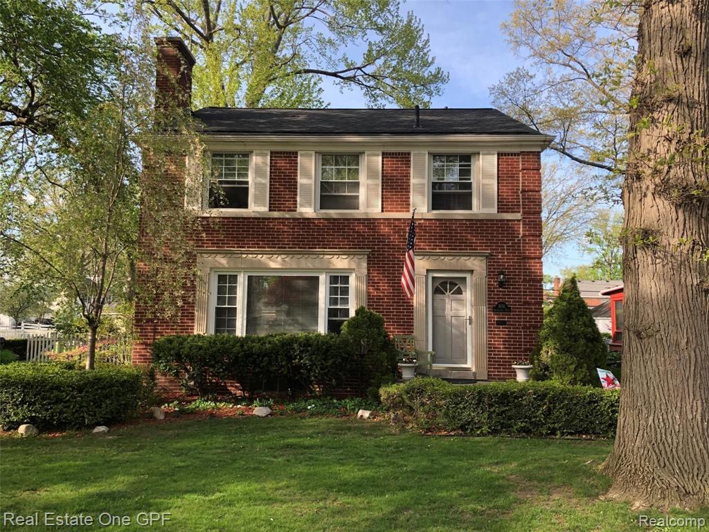 1876 Broadstone Road Grosse Pointe Woods, MI 48236 - Photo 1 of 53