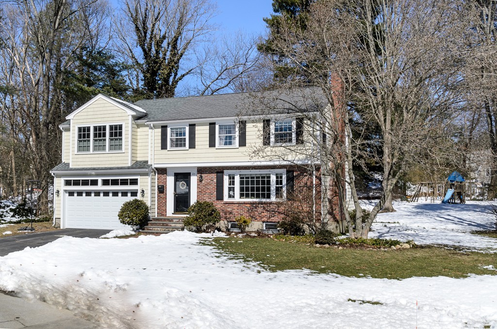 27 Roberts Road Wellesley, MA 02481 - Photo 1 of 16