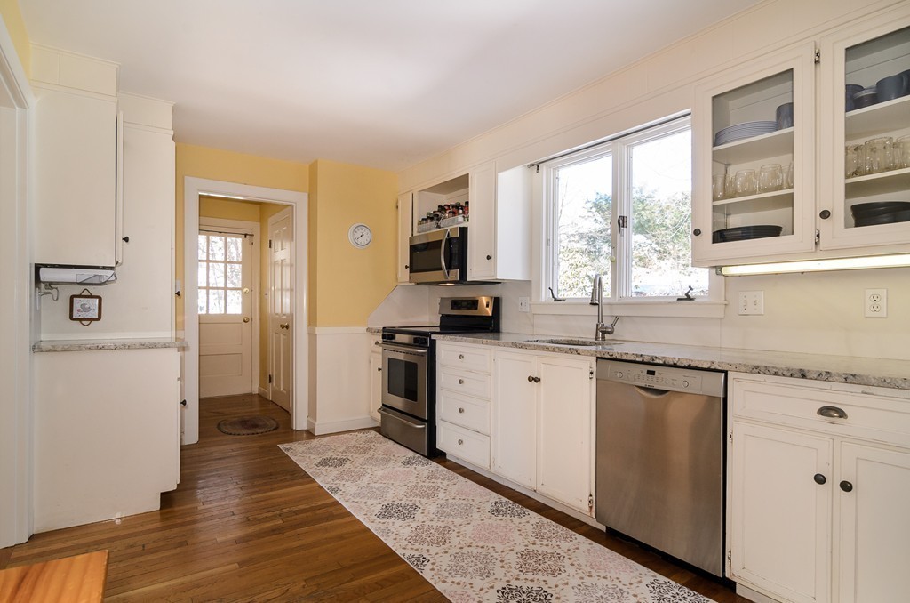 27 Roberts Road Wellesley, MA 02481 - Photo 8 of 16