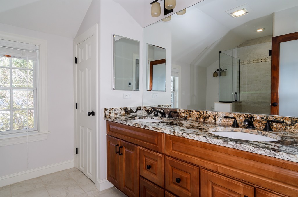 27 Roberts Road Wellesley, MA 02481 - Photo 10 of 16