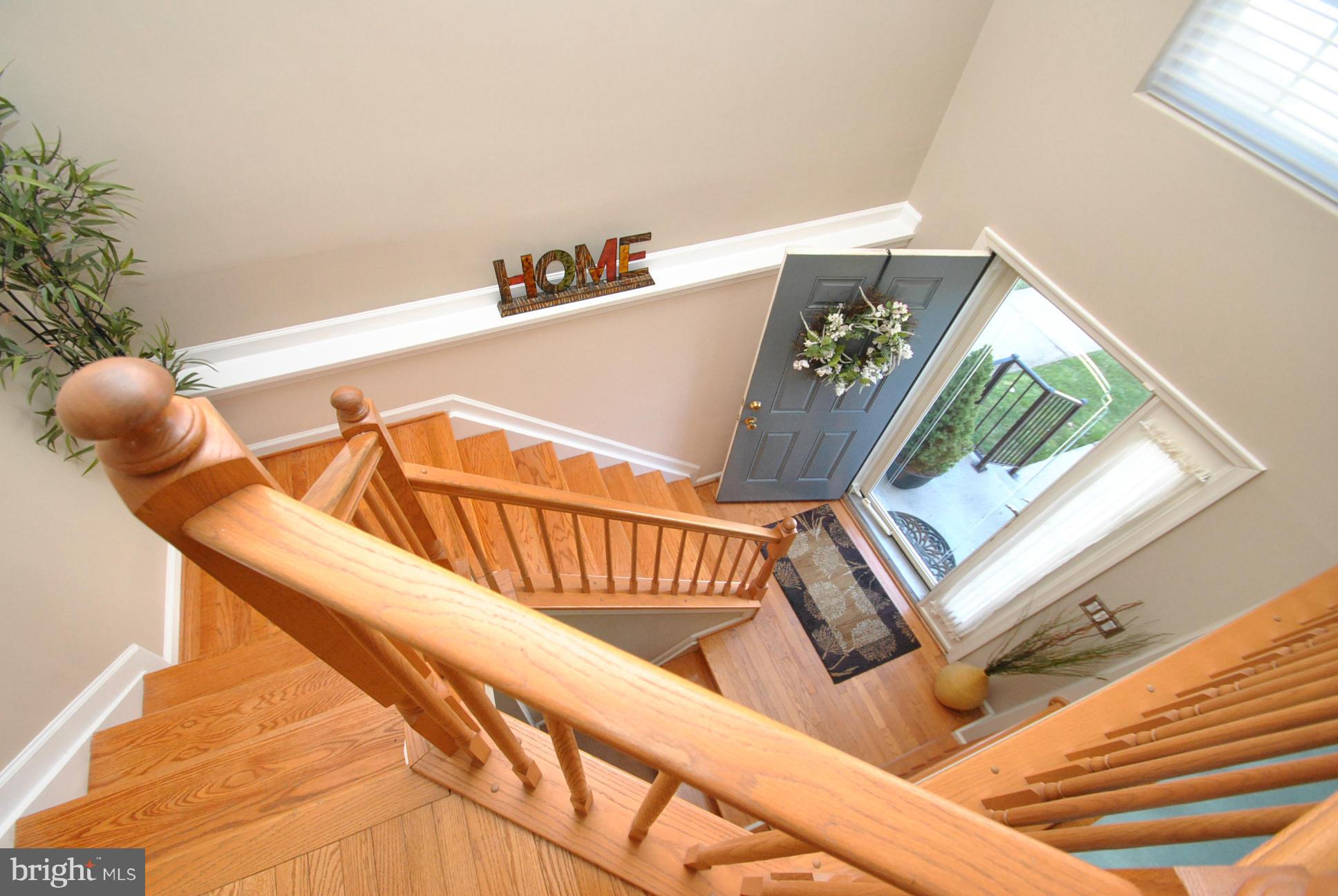 5037 Kemsley Road Baltimore, MD 21237 - Photo 3 of 30 MAIN ENTRANCE STAIRCASE