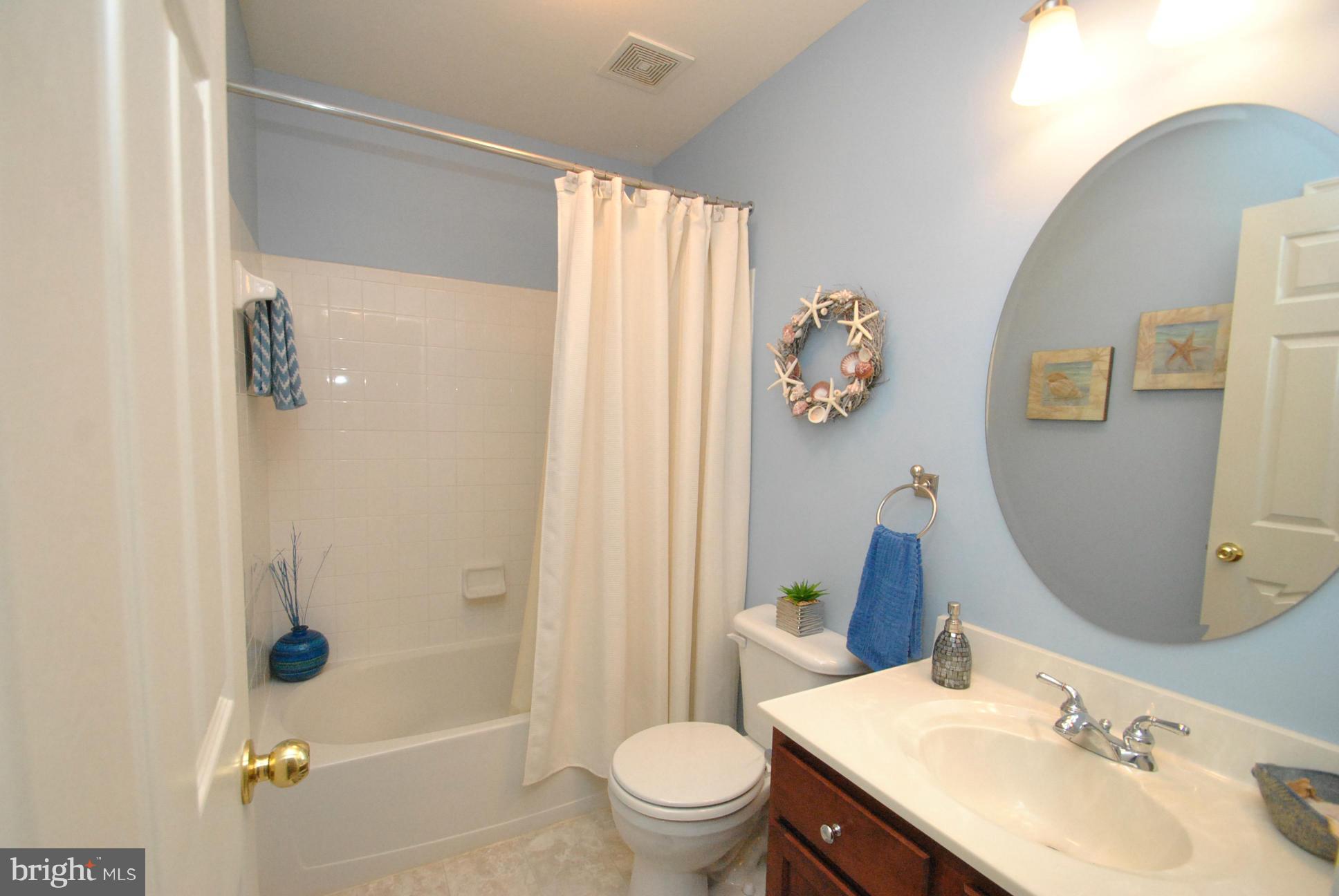 5037 Kemsley Road Baltimore, MD 21237 - Photo 23 of 30 UPPER LEVEL HALL BATH