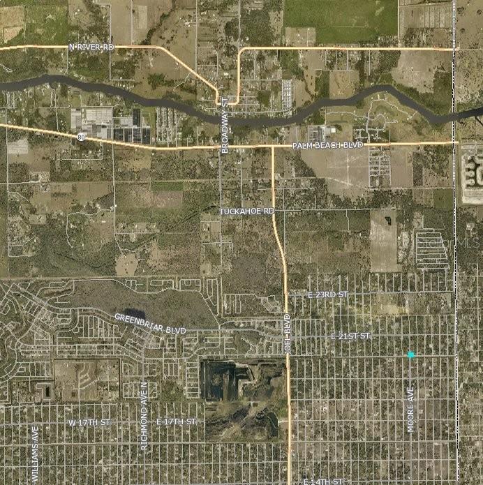 4001 East 20th Street Alva, FL 33920 - Photo 4 of 5 a bathroom with a shower