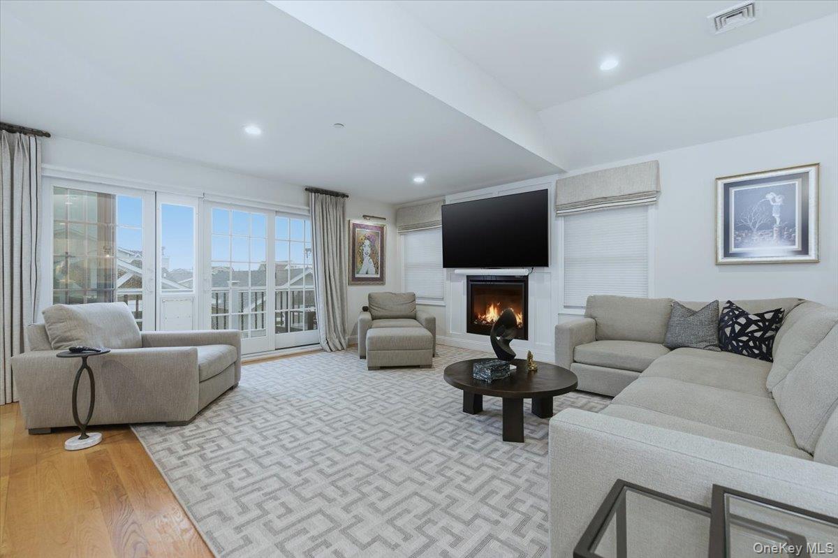 97 Wisconsin Street Long Beach, NY 11561 - Photo 5 of 30