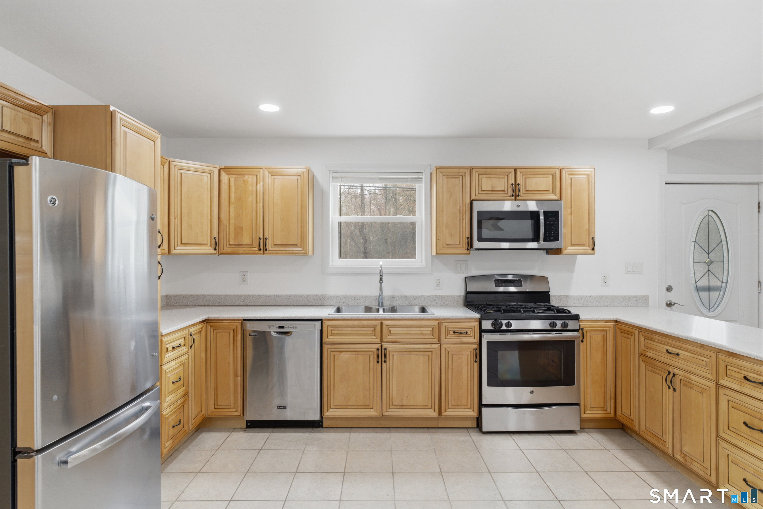 178 Plain Hill Road Norwich, CT 06360 - Photo 8 of 40