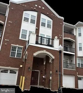 $380,000 | 9200 Charleston Drive, Unit 301, Manassas, VA 20110