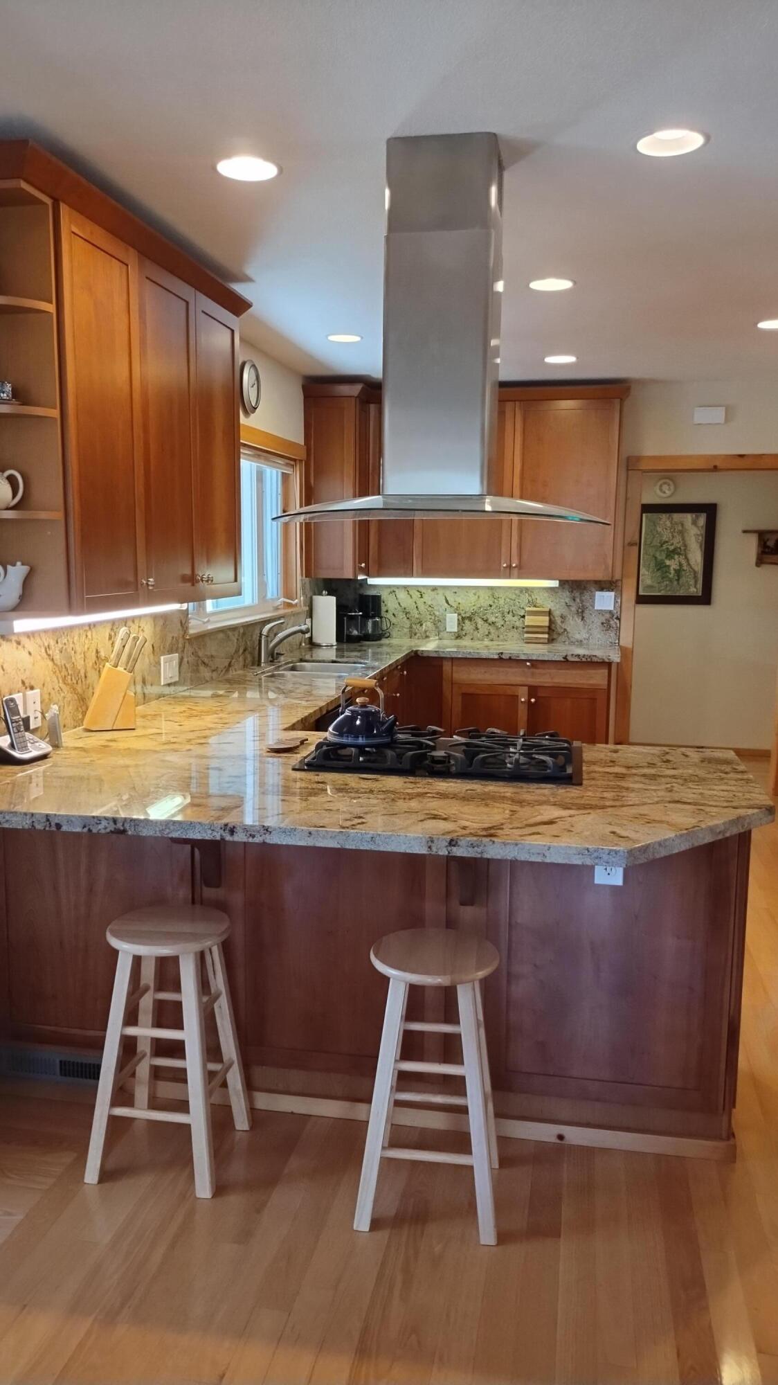 339 View Drive Springville, CA 93265 - Photo 34 of 109 34-Breakfast bar