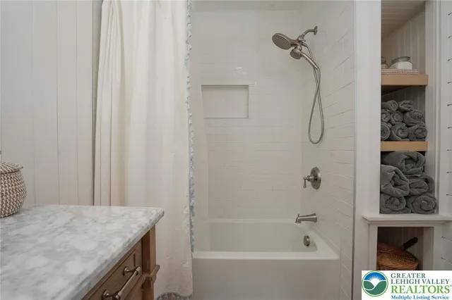 $615,000 | 29 Great Oaks Drive, Nesquehoning, PA 18240