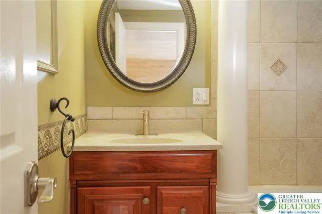 $615,000 | 29 Great Oaks Drive, Nesquehoning, PA 18240