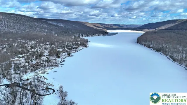 $615,000 | 29 Great Oaks Drive, Nesquehoning, PA 18240