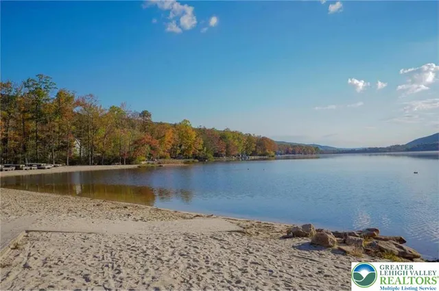 $615,000 | 29 Great Oaks Drive, Nesquehoning, PA 18240