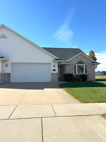 $299,900 | 4727 North Apple Road, Appleton, WI 54913