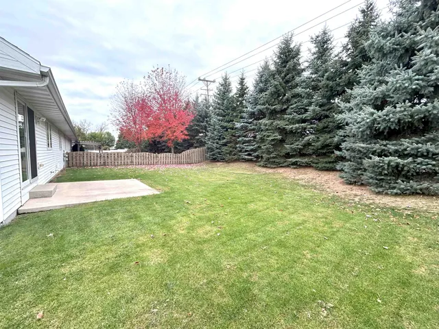 $299,900 | 4727 North Apple Road, Appleton, WI 54913