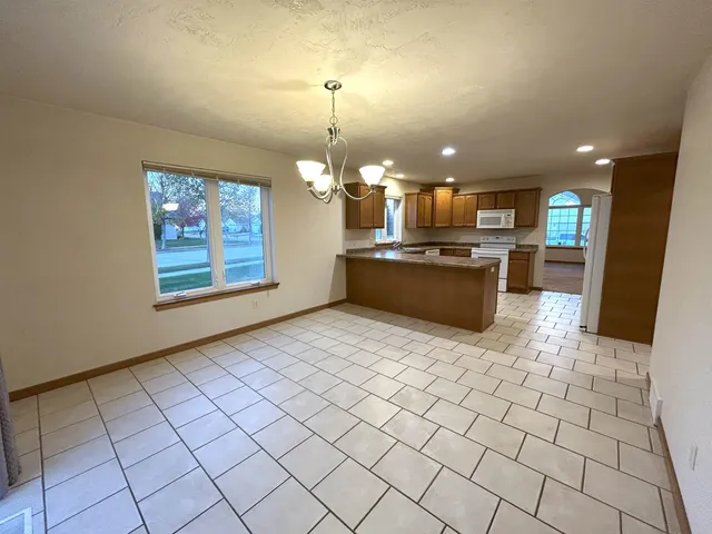 $299,900 | 4727 North Apple Road, Appleton, WI 54913