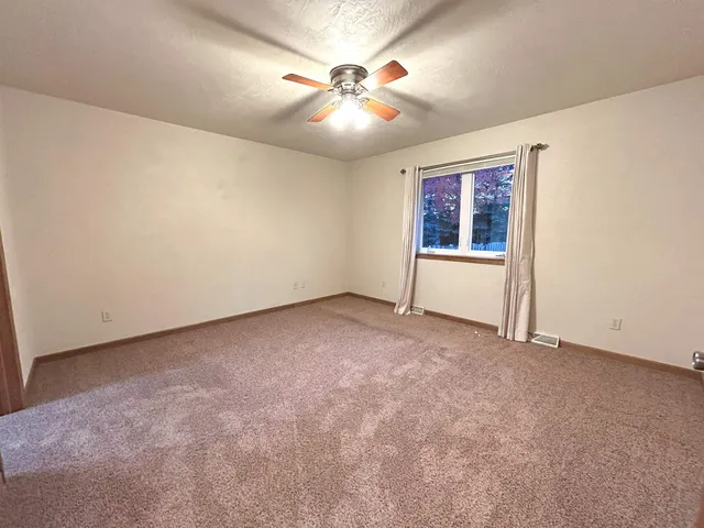 $299,900 | 4727 North Apple Road, Appleton, WI 54913