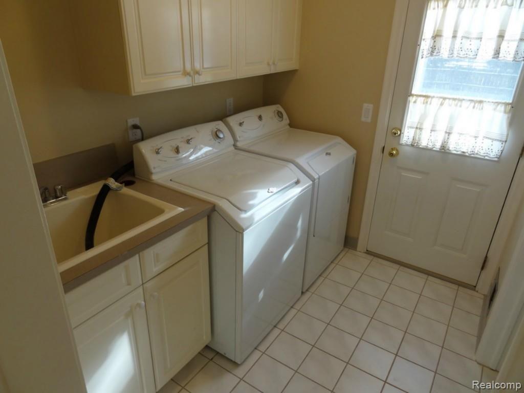 6202 West Road Washington, MI 48094 - Photo 15 of 29 Maytag W/D