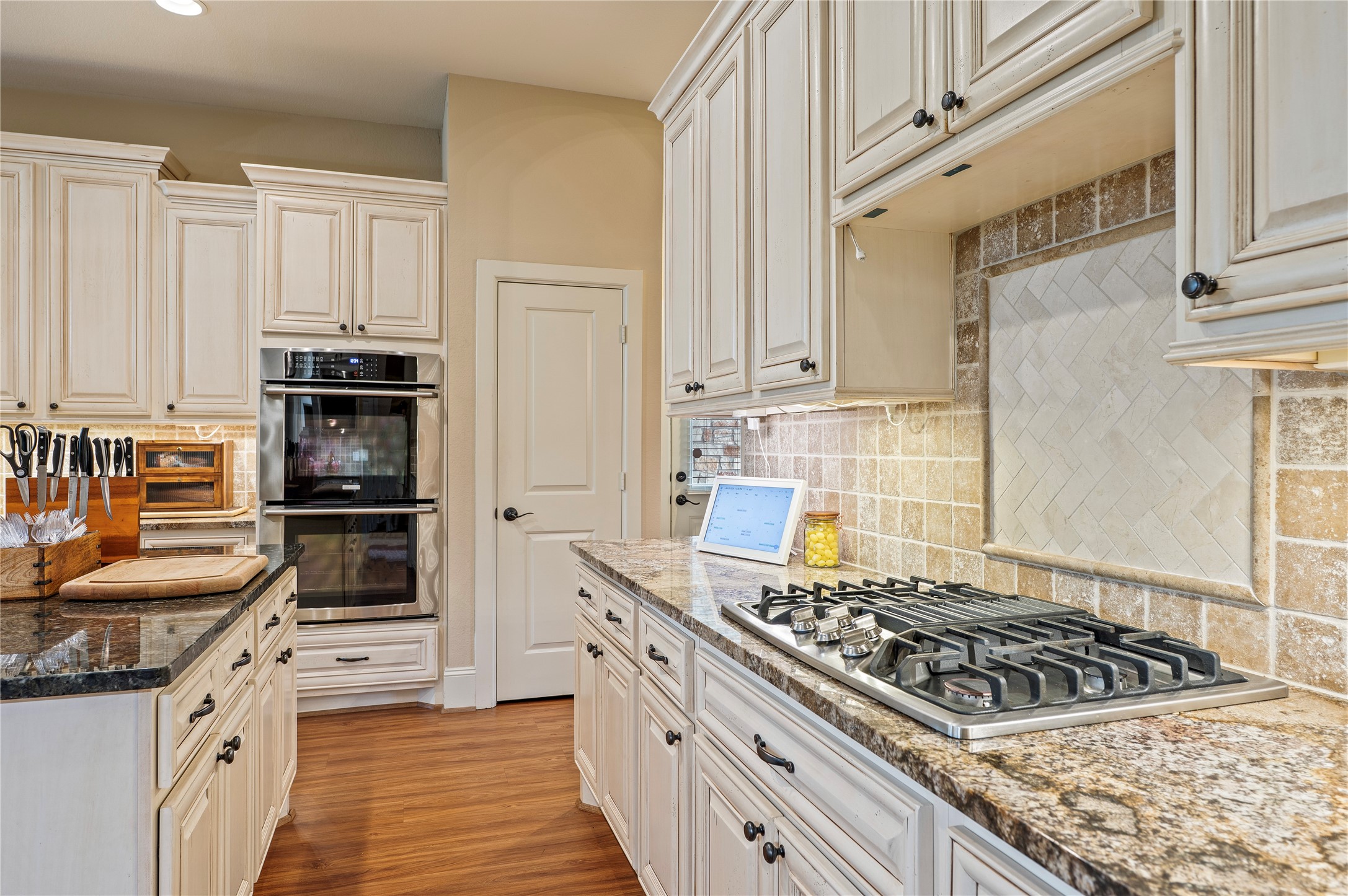 17126 Hamill Drive Rosharon, TX 77583 - Photo 13 of 50 Built in gas cooktop and stainless steel oven.
