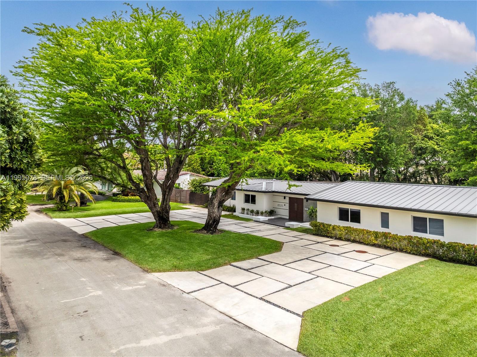 8525 Southwest 54th Court Miami, FL 33143 - Photo 11 of 29