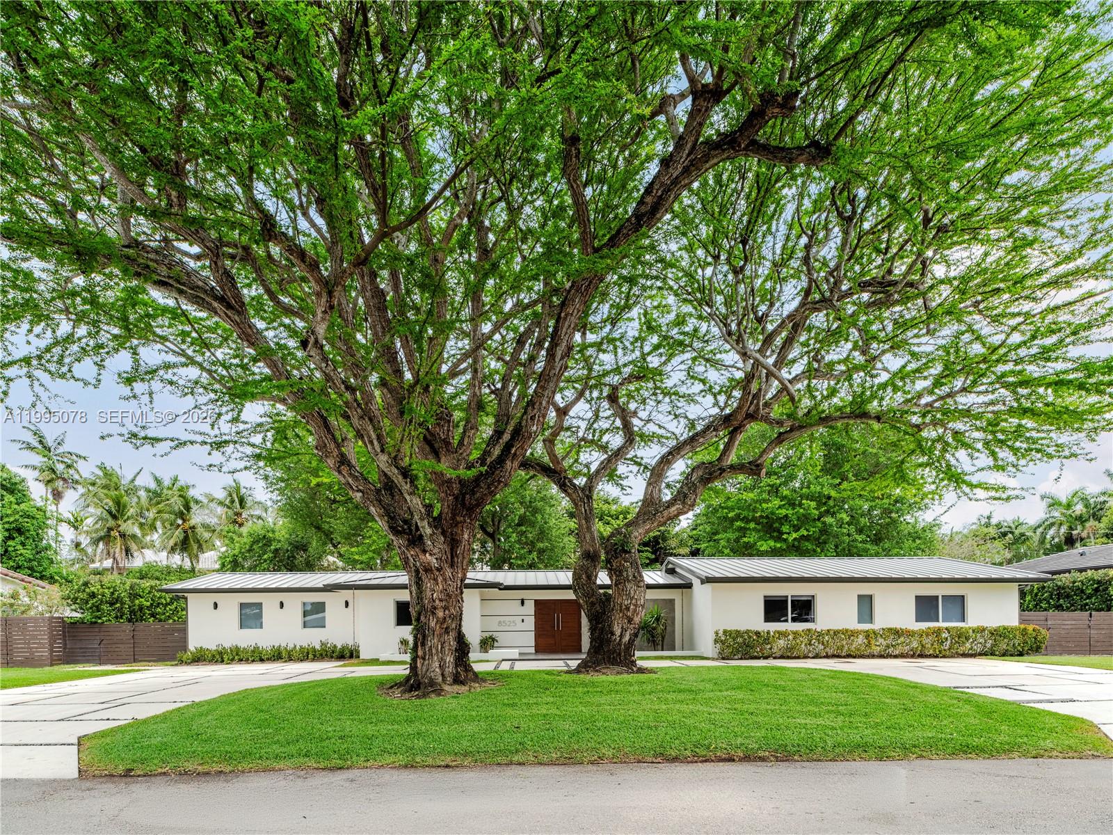 8525 Southwest 54th Court Miami, FL 33143 - Photo 7 of 29