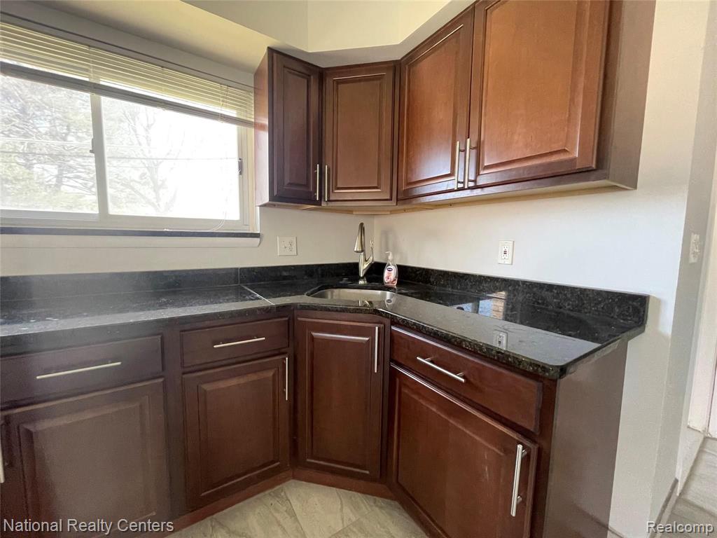 13189 Plumbrook Road Sterling Heights, MI 48312 - Photo 7 of 22