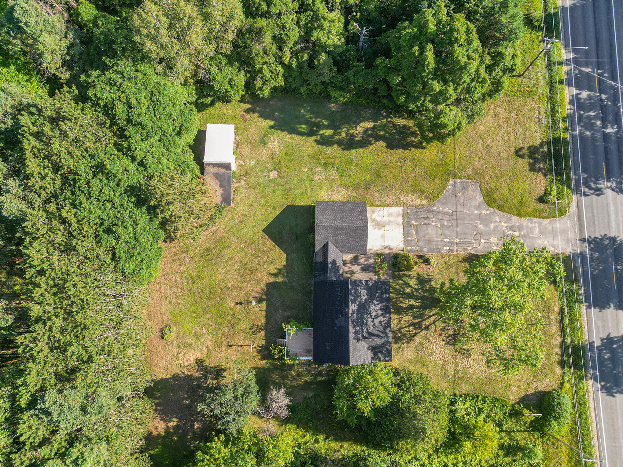 4767 South Dangl Road Muskegon, MI 49444 - Photo 5 of 31 019_photo_jul_18_2024_9_19_22_am