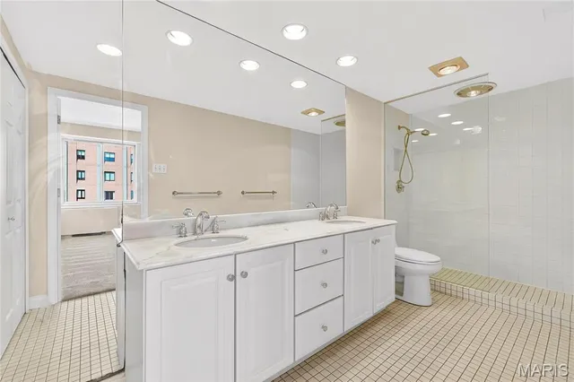 $285,000 | 900 South Hanley Road, Unit 12A, Clayton, MO 63105