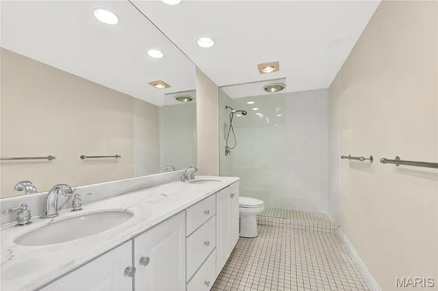 $285,000 | 900 South Hanley Road, Unit 12A, Clayton, MO 63105