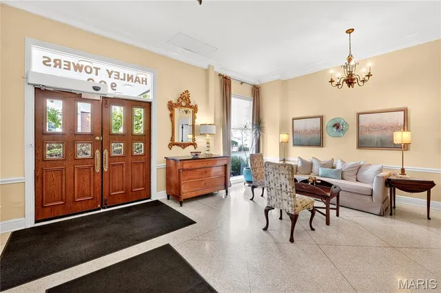 $285,000 | 900 South Hanley Road, Unit 12A, Clayton, MO 63105