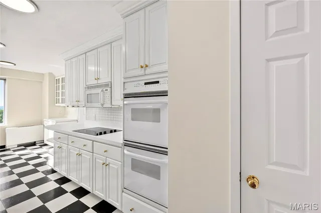 $285,000 | 900 South Hanley Road, Unit 12A, Clayton, MO 63105