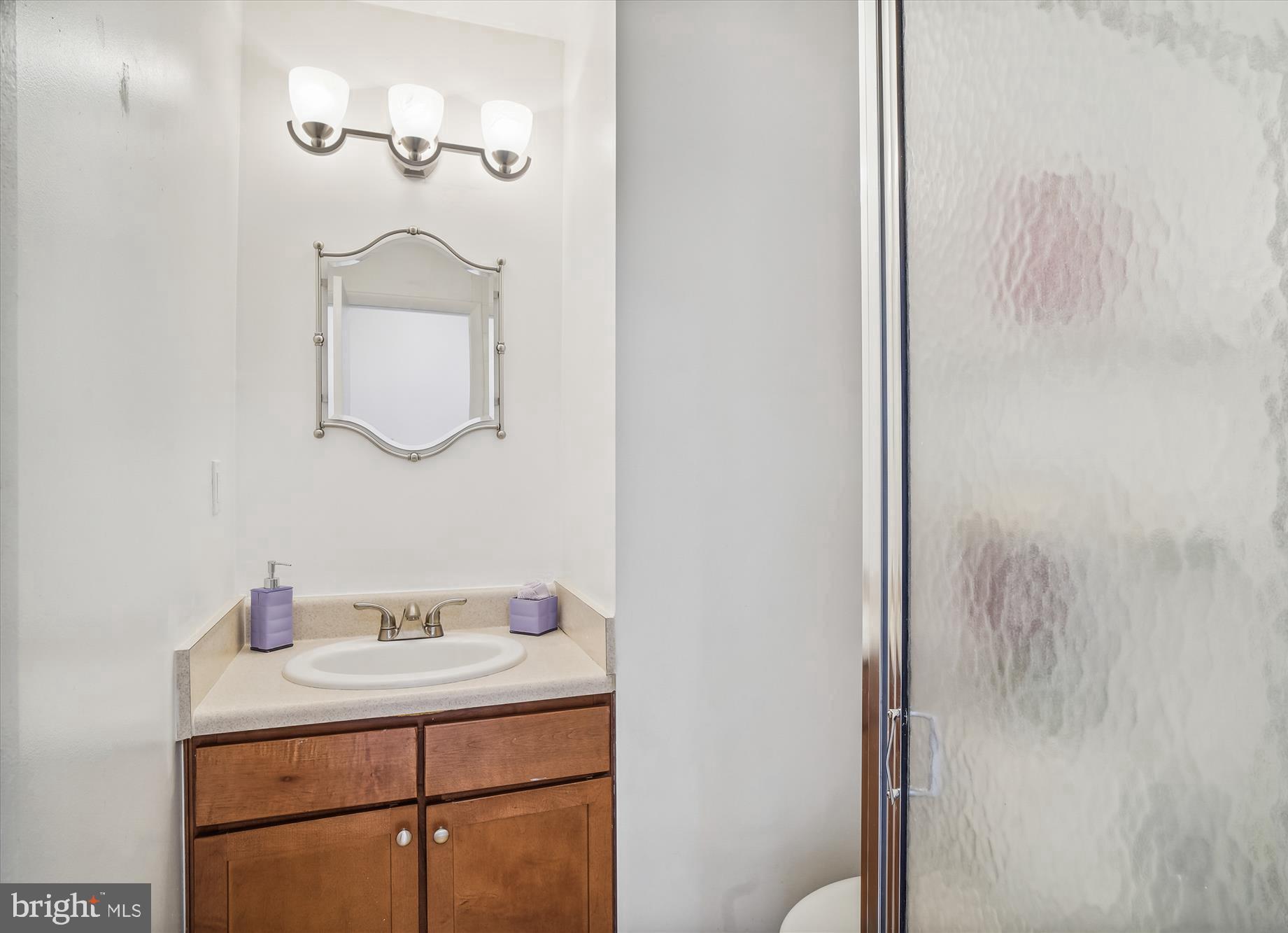 19908 Stoney Point Way Germantown, MD 20876 - Photo 20 of 51 Hallway Full Bath