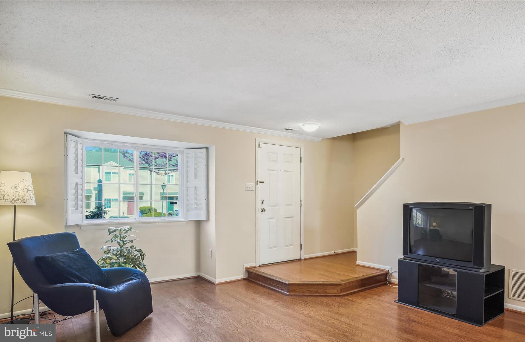 19908 Stoney Point Way Germantown, MD 20876 - Photo 3 of 51 Living Room
