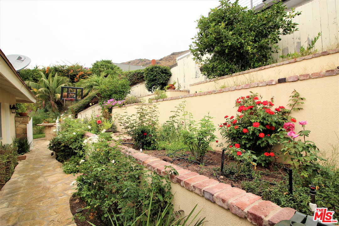 20219 Inland Lane Malibu, CA 90265 - Photo 17 of 28