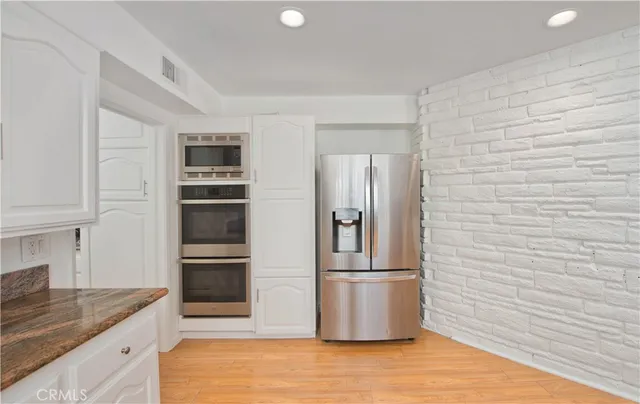 $6,500 | 22537 Friar Street, Woodland Hills, CA 91367