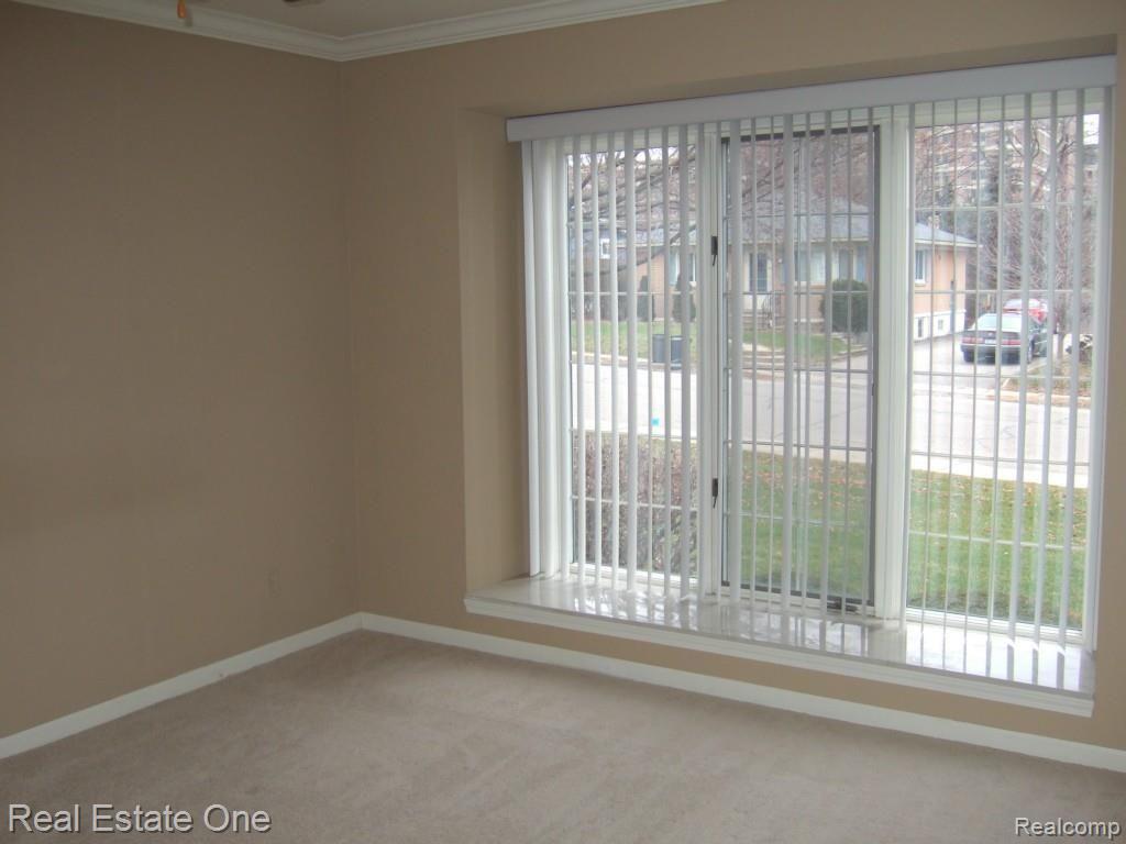 416 North Helen Avenue, Unit 1 Rochester, MI 48307 - Photo 14 of 28 Bedroom w? Bay Window