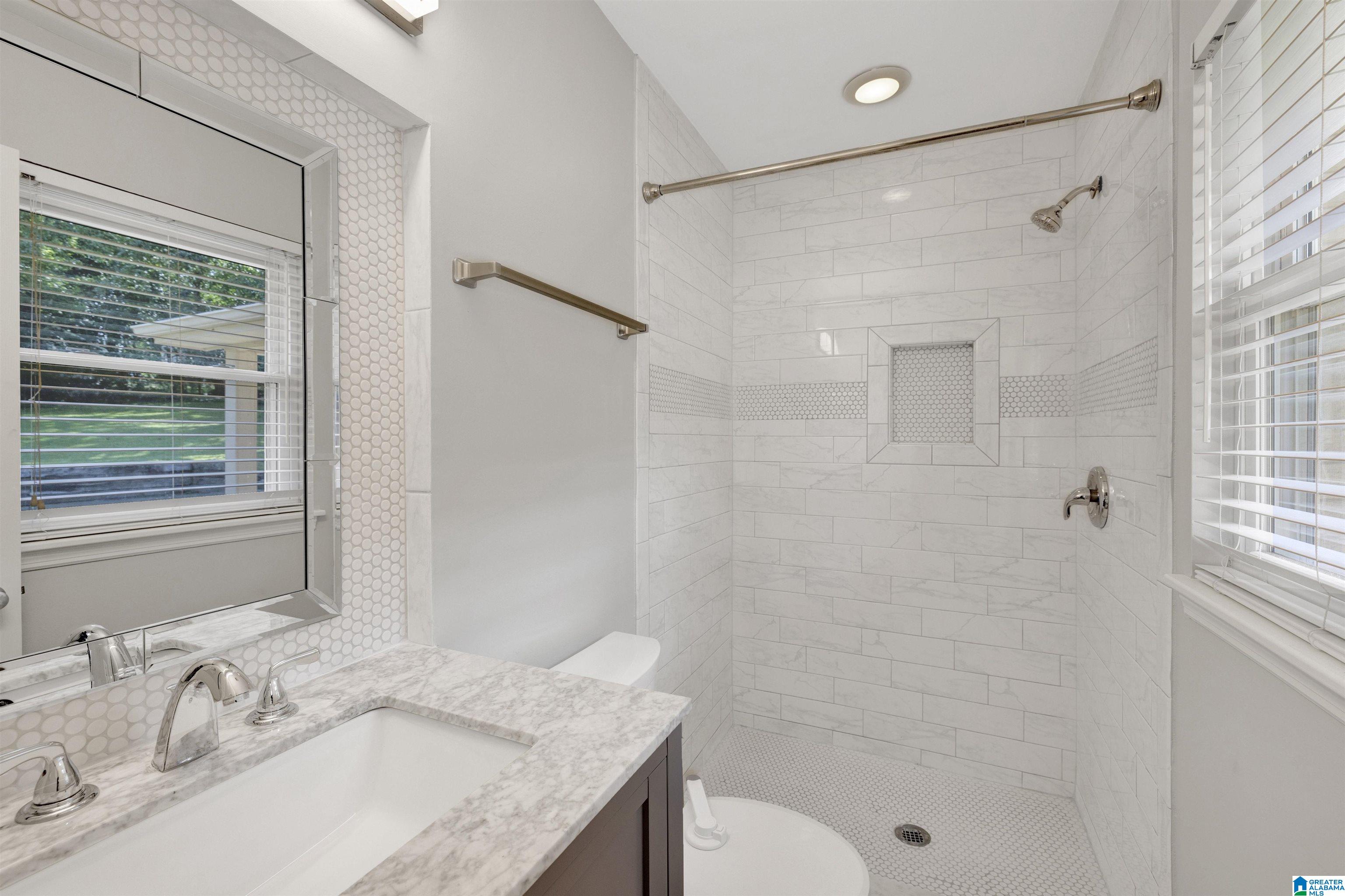 548 Creekview Drive Pelham, AL 35124 - Photo 15 of 44
