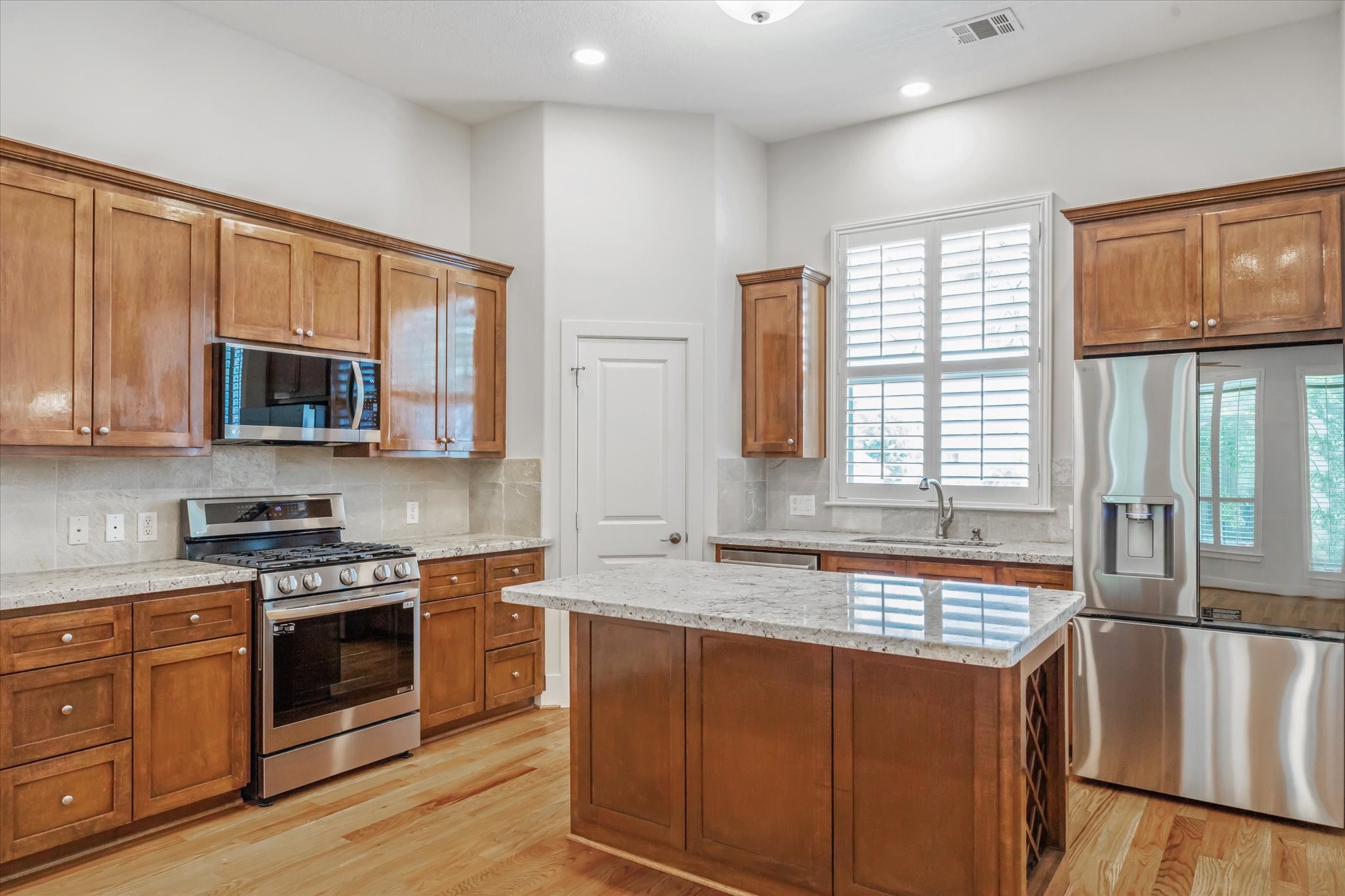 1468 California Street Houston, TX 77006 - Photo 6 of 23 A chef's dream! Well-lit open Kitchen is perfect for entertaining featuring a Kitchen Island with breakfast bar seating & stainless steel
appliances. Fridge STAYS!
