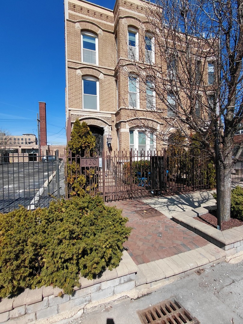 1420 West Fulton Street, Unit 1 Chicago, IL 60607 - Photo 2 of 13