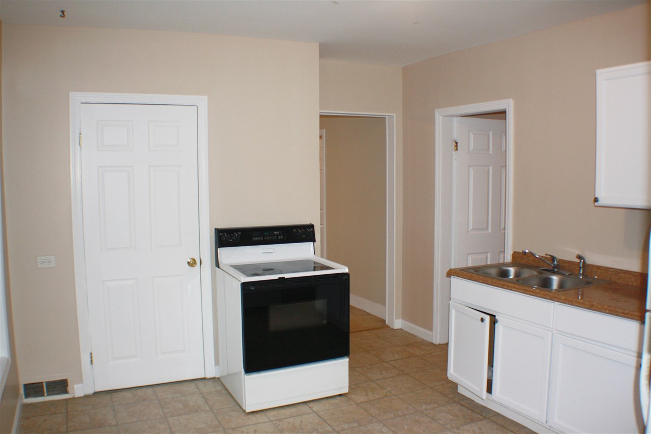 461 Front Street Manchester, NH 03102 - Photo 4 of 40