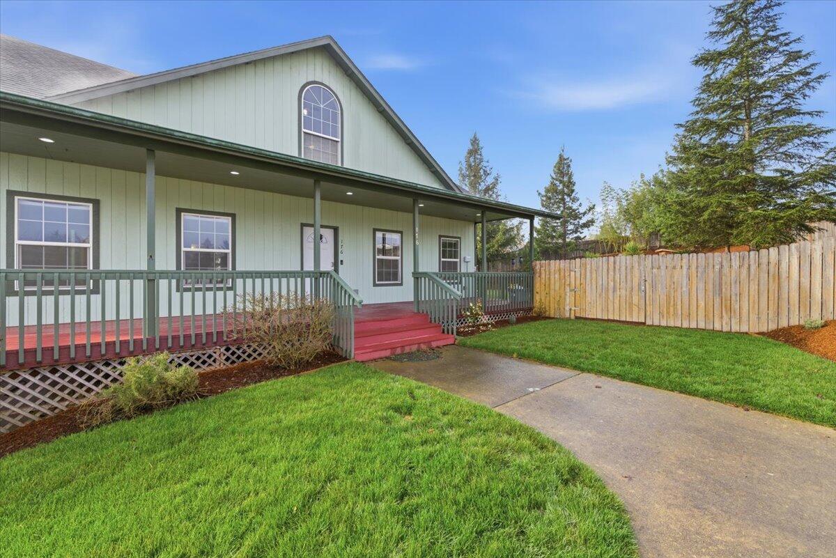 176 Nehalem Loop Roseburg, OR 97471 - Photo 3 of 42 03-CI_0238