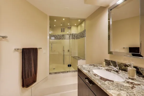 $1,350,000 | 155 North Harbor Drive, Unit 330133023314, Chicago, IL 60601