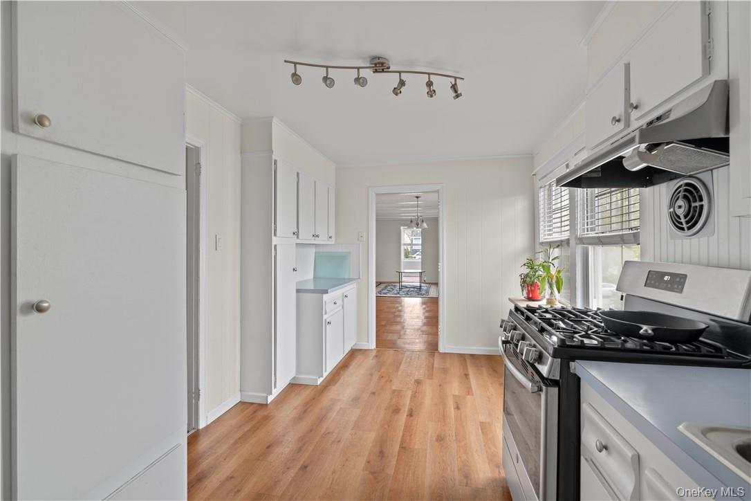 68 Stephenson Boulevard New Rochelle, NY 10801 - Photo 5 of 14 Kitchen with Washer Dryer