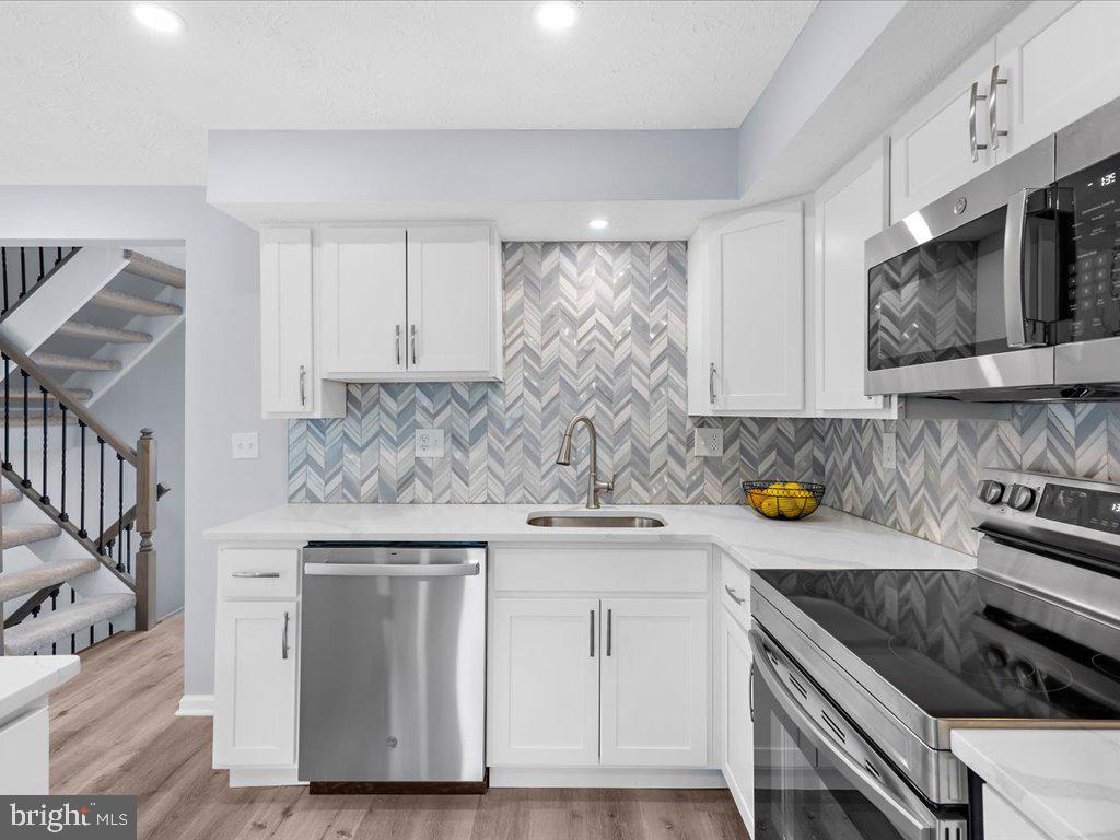 15 Ramsgate Court Halethorpe, MD 21227 - Photo 17 of 48 Chevron patterned tile backsplash