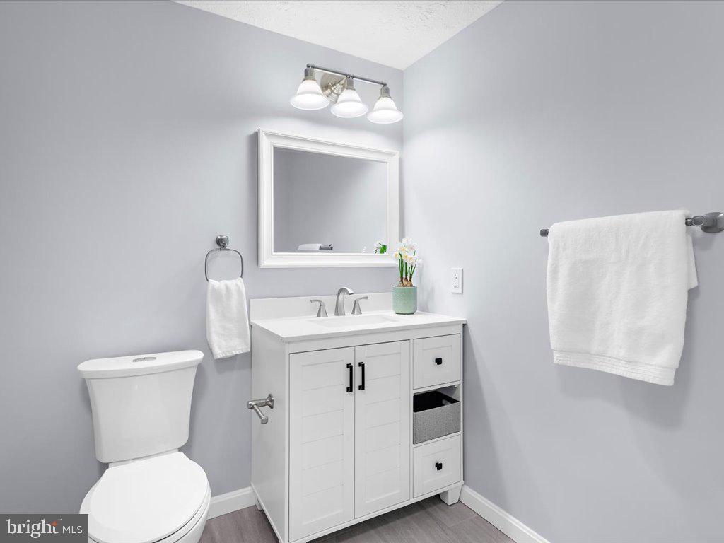 15 Ramsgate Court Halethorpe, MD 21227 - Photo 34 of 48 Upper level hall bath