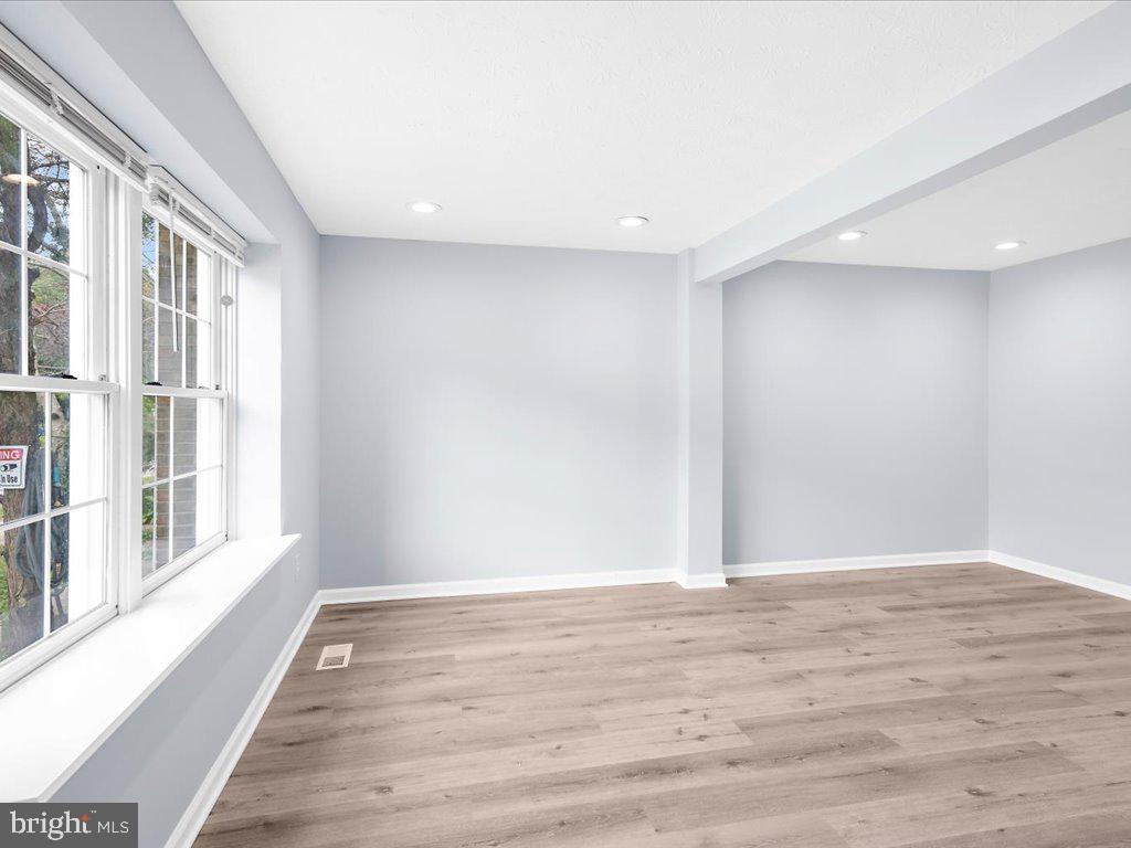 15 Ramsgate Court Halethorpe, MD 21227 - Photo 4 of 48 Large, sunlit living room