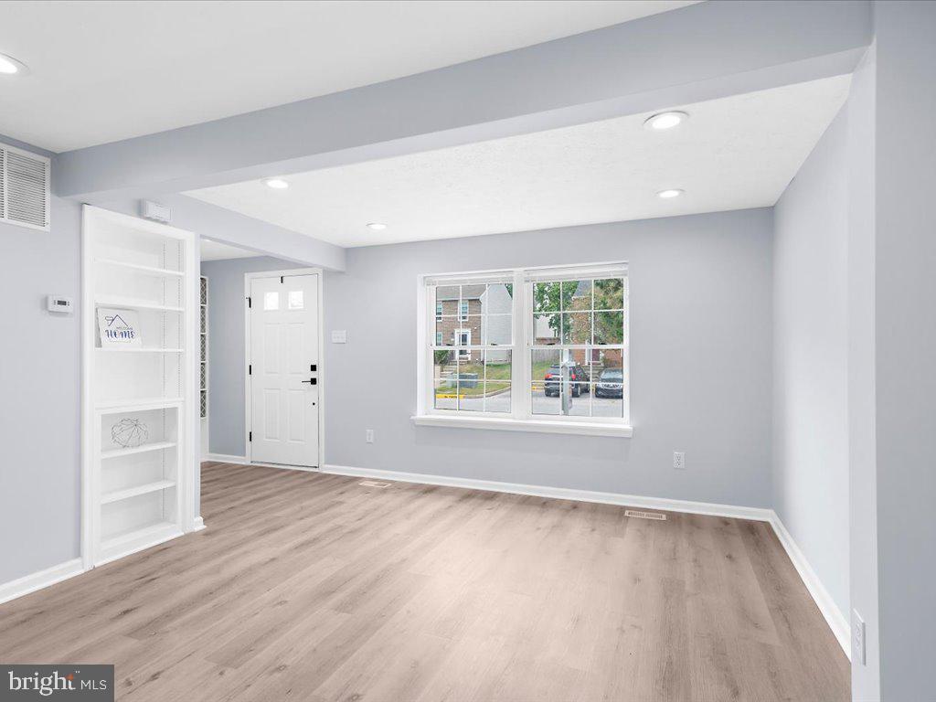 15 Ramsgate Court Halethorpe, MD 21227 - Photo 8 of 48 Living room with built-ins