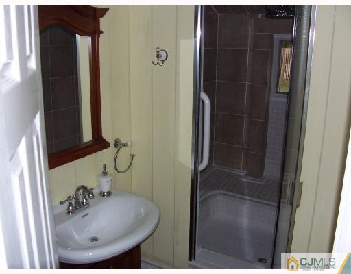 40 Sturgis Road Edison, NJ 08817 - Photo 7 of 10 a bathroom with a sink and mirror
