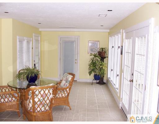 40 Sturgis Road Edison, NJ 08817 - Photo 10 of 10 a living room with furniture and a potted plant