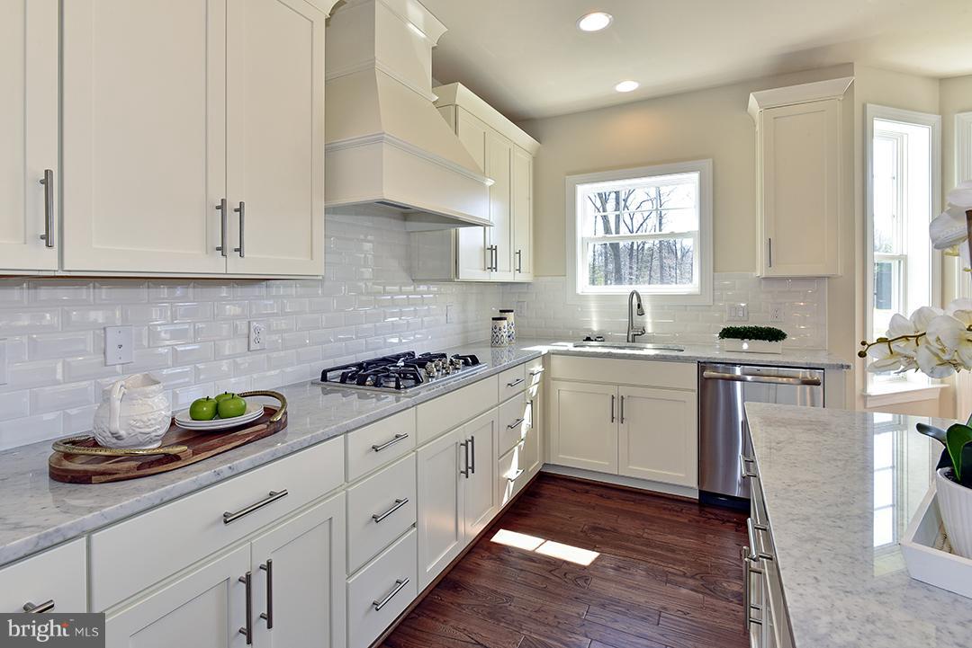 12873 Crouch Drive Fairfax, VA 22030 - Photo 8 of 26 Like photography not exact representation